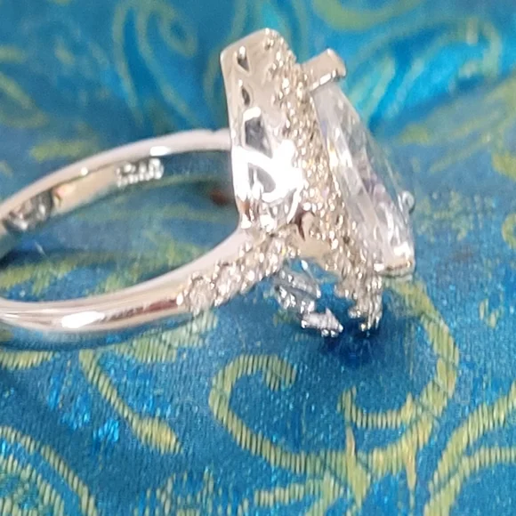 925 Sterling Silver Teardrop Shaped White Zircon Ring - Picture 4 of 6